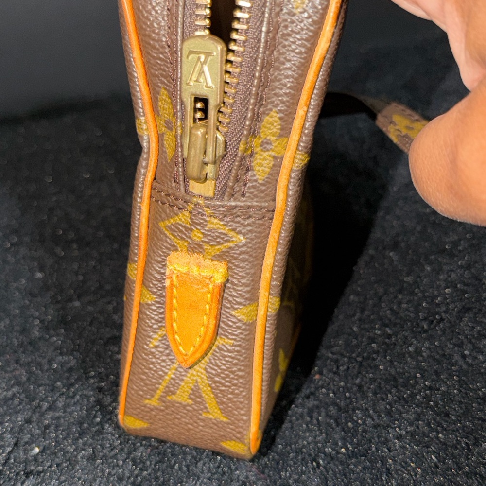 Louis Vuitton Monogram Canvas Brown and Gold crossbody. Strap is broken - Picture 4 of 11